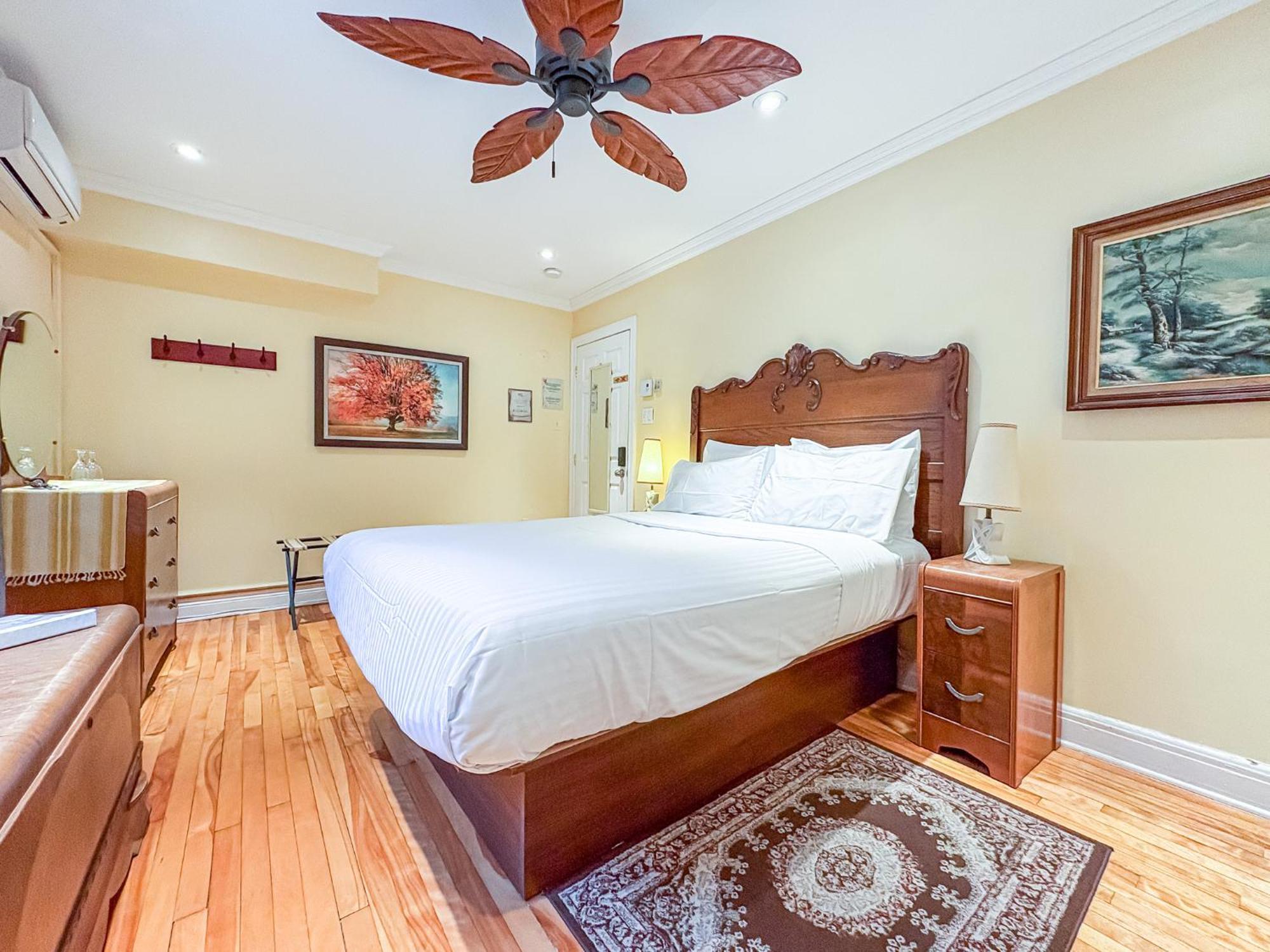 Standard Queen Room with Shared Bathroom
